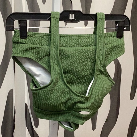 B10 - Picture 1 of 1